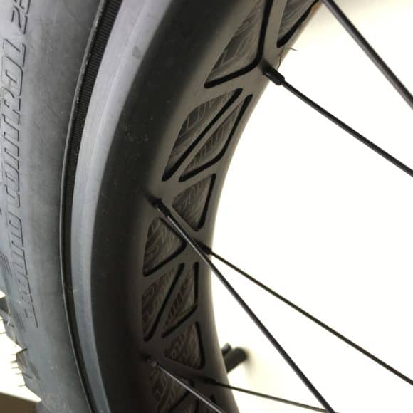 Il cerchio traforato per alleggerimento e migliore ammortizzazione