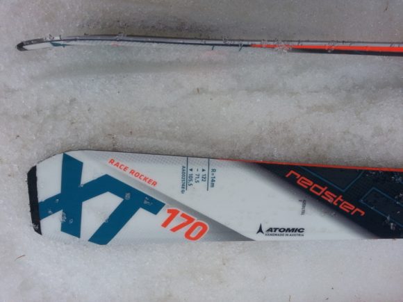 Dettaglio della coda dello sci Atomic Redster XTR