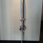 Dettaglio del rocker dello sci Blizzard Gun Smoke accoppiato uno con l'altro