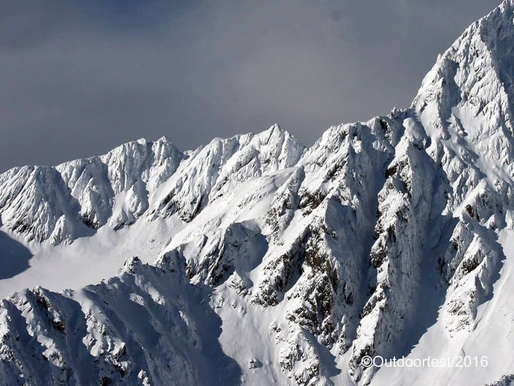 Montagne innevate attorno ai ghiacciai della Val Senales