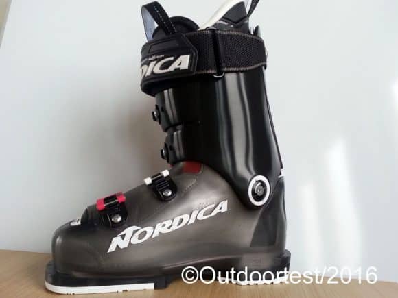 Lato interno preciso e aderente al piede