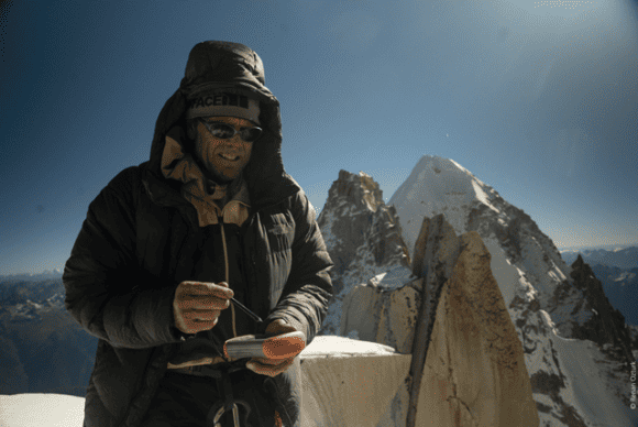 Un'immagine del film d'alpinismo "Down to nothing"