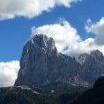 Il Sasso Lungo circondato dalle nuvole