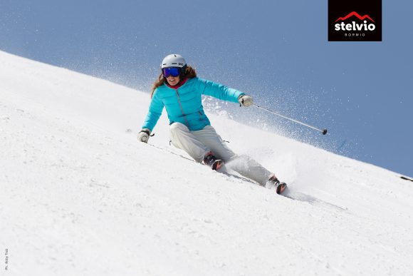 La maestra Valentina Porro in carving