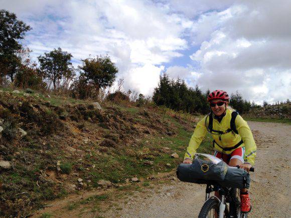 Edizione di settembre 2016 del Sardinia Divide. Partecipante impegnata nella prima tappa