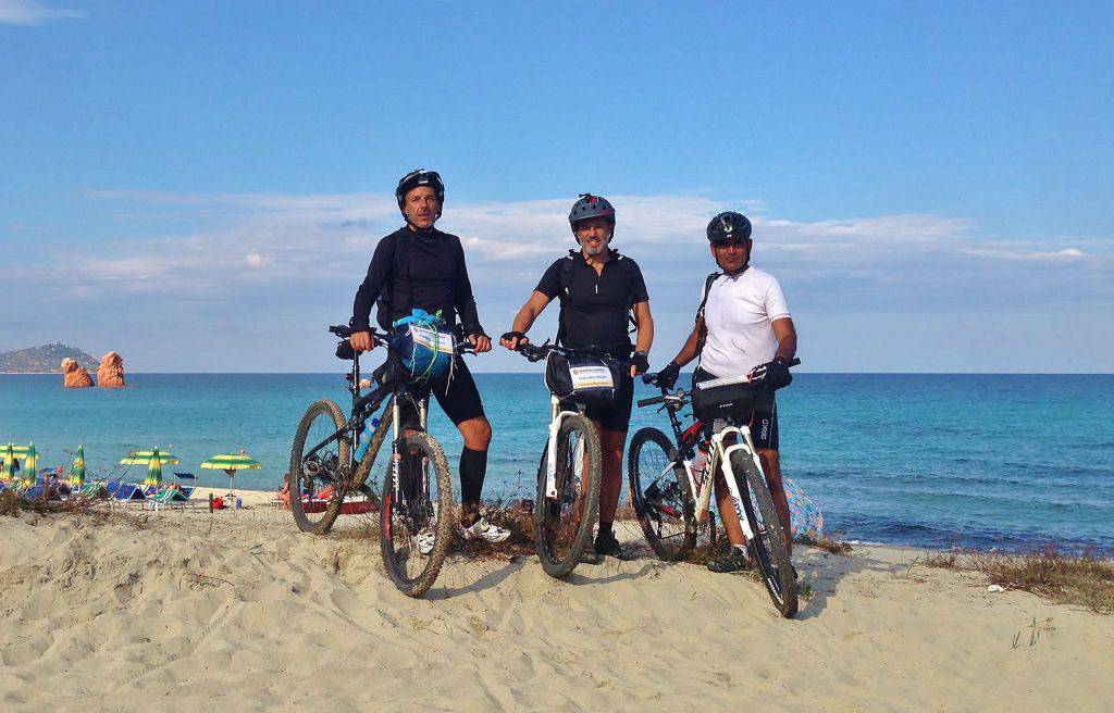 Edizione di settembre 2016 del Sardinia Divide. Conclusione con arrivo in spiaggia dei partecipanti sassaresi