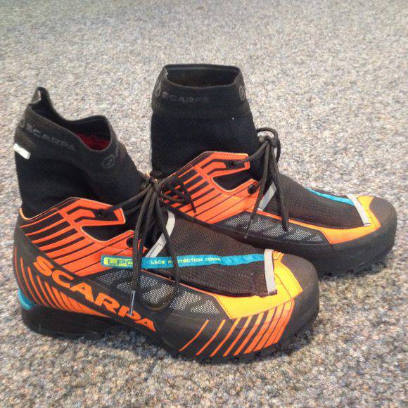 SCARPA Ribelle Tech OD vista lateralmente con la fascia di rinforzo