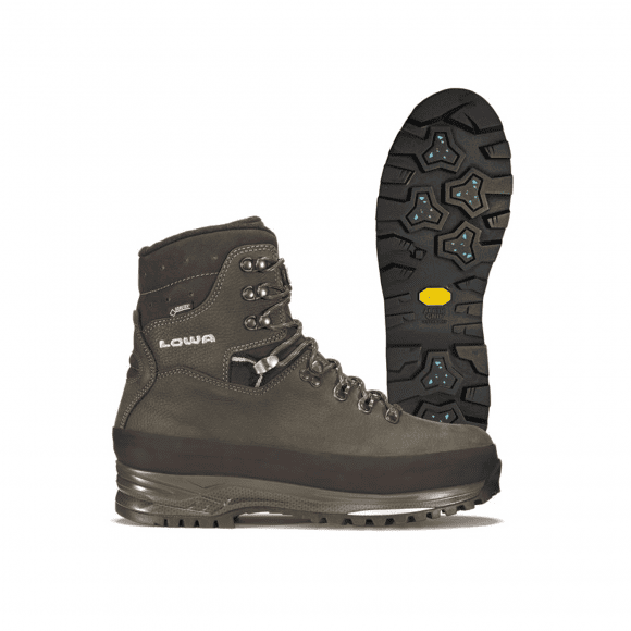 Progettata specificamente per un utilizzo invernale, questa robusta calzatura è l’ideale per mantenere il piede caldo e asciutto