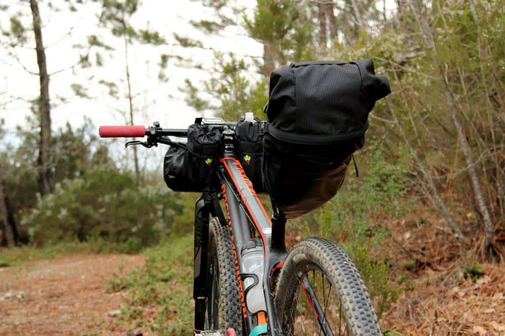 Borse da bikepacking posizionabili direttamente sul telaio. Borse Miss Grape, Ph Davide Ferrigno