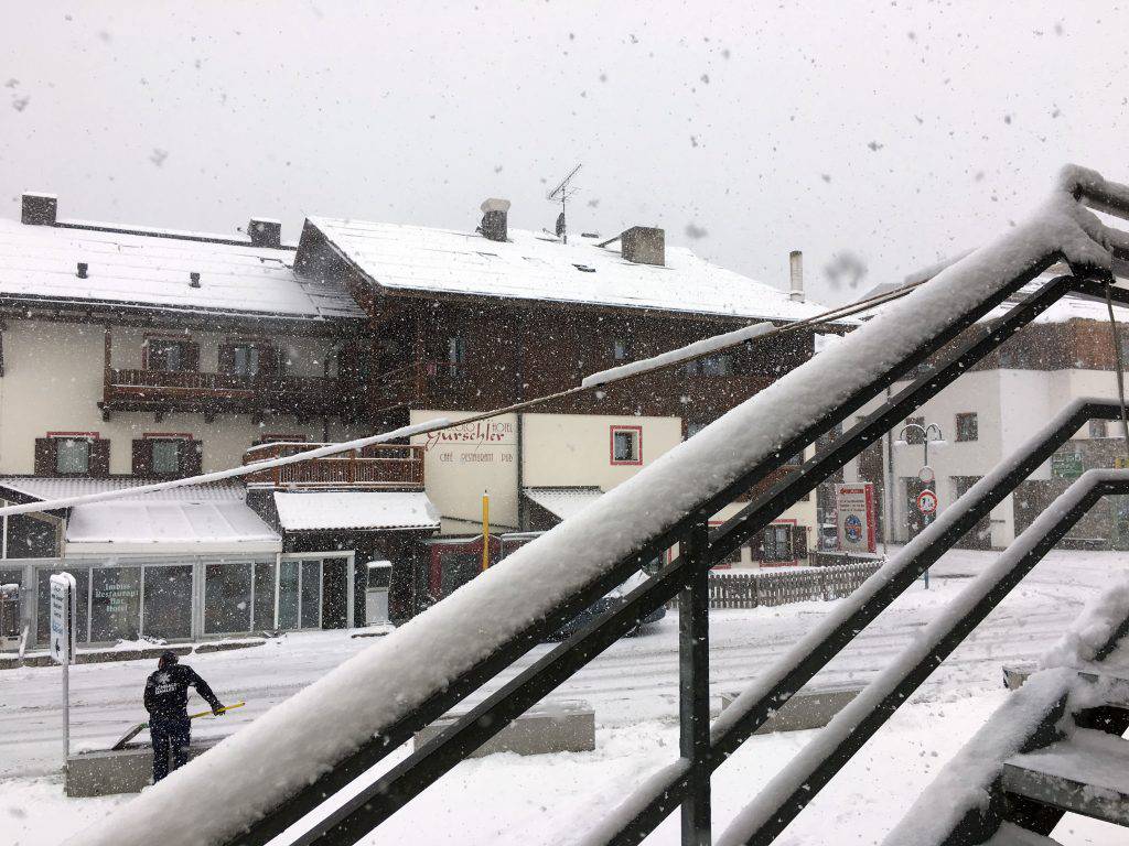 27 aprile in Val Senasles, dove l'inverno no finisce mai