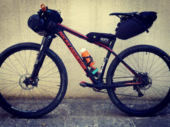 Borse bikepacking: organizzazione equilibrata del peso