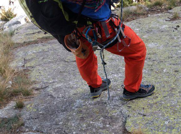 Samuele le testa su una piccola placca in discesa