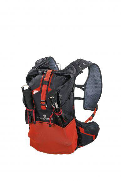Lo zaino Ferrino Dry-Run 12, per trail running, è dotato di porta bastoni