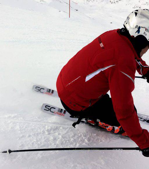 Test Stöckli Laser SC, divisa Hyra, casco Uvex 300 Visor