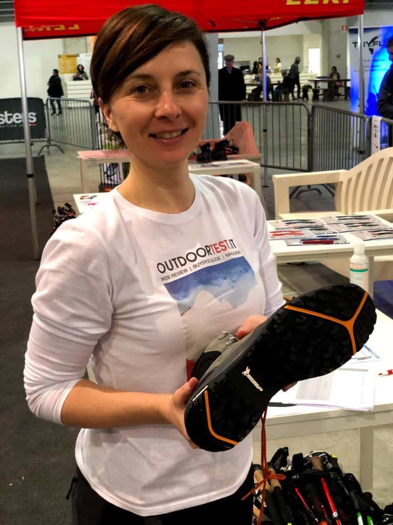 T&O Turismo e Outdoor Festival a Fiere di Parma, edizione 2018. Daria con un modello Aku