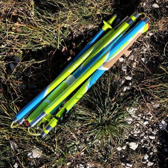 Il bastone Leki Micro Flash Carbon ripiegato, con minimo ingombro