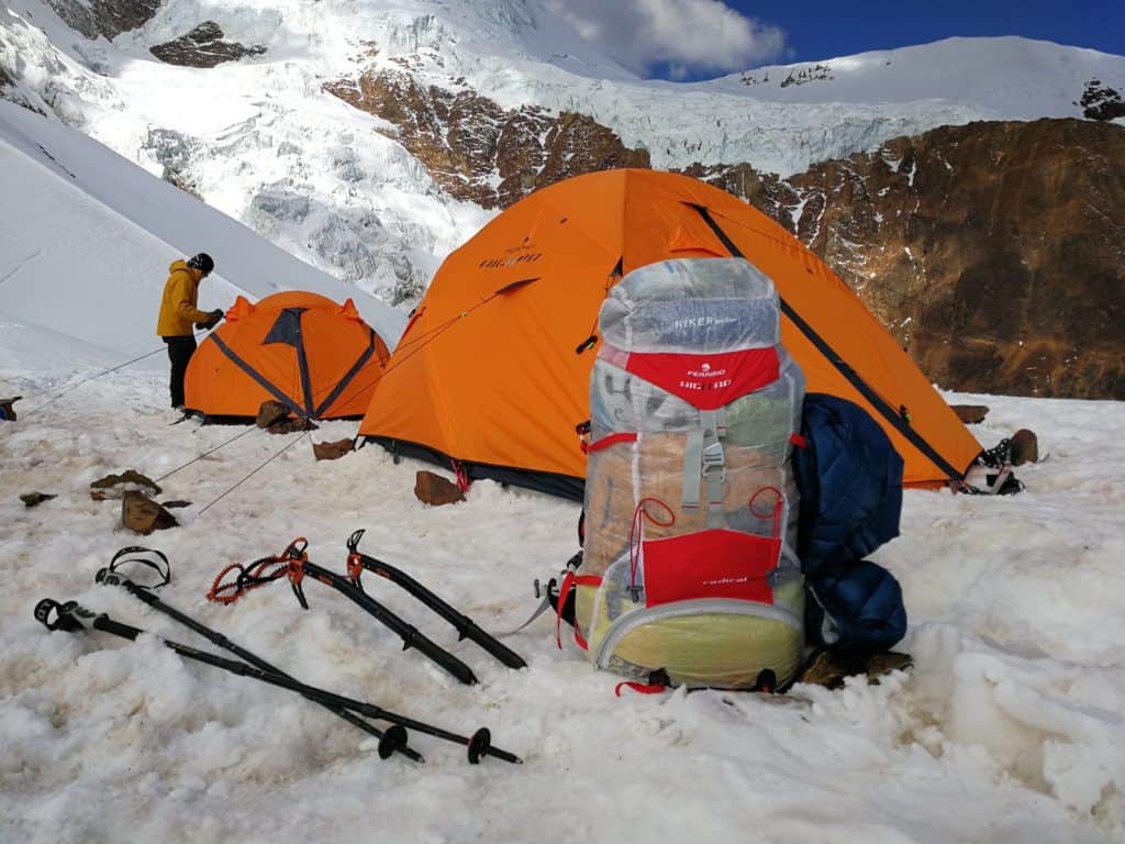 Campi alti sulla via di salita alla cima dell'Illimani