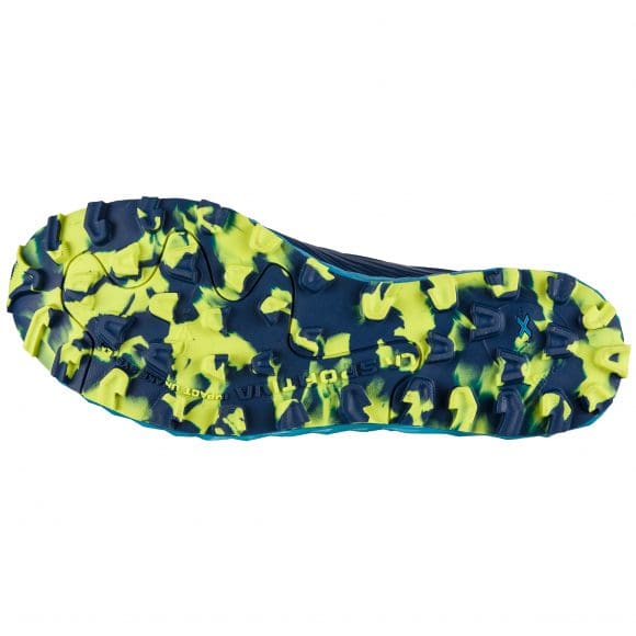 La Sportiva Lycan GTX, calzatura da trail running invernale, il battistrada chiodabile