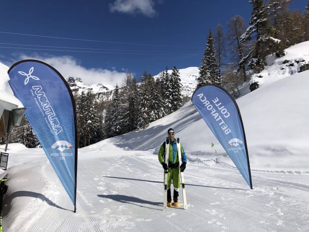 Le bandiere di segnalazione della partenza del percorso attrezzato da sci alpinismo Monterosa Ski/Montura