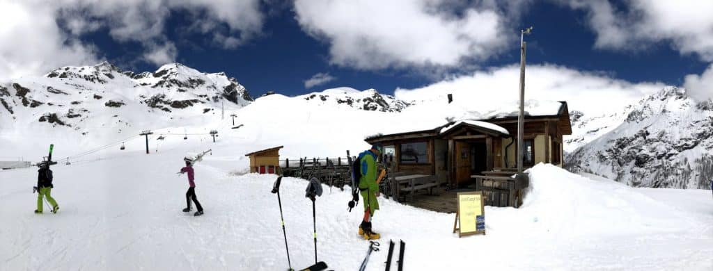 Il ristoro Sitten, sul percorso attrezzato da sci alpinismo Monterosa Ski/Montura.