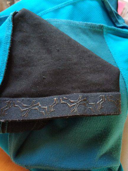 Polsino gommato a fondo gamba