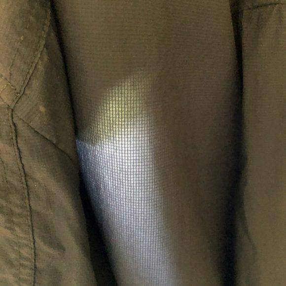 Trasparenza del tessuto "ripstop", antistrappo, impermeabile e anti-vento della giacca "urban" Woolrich Light Travel