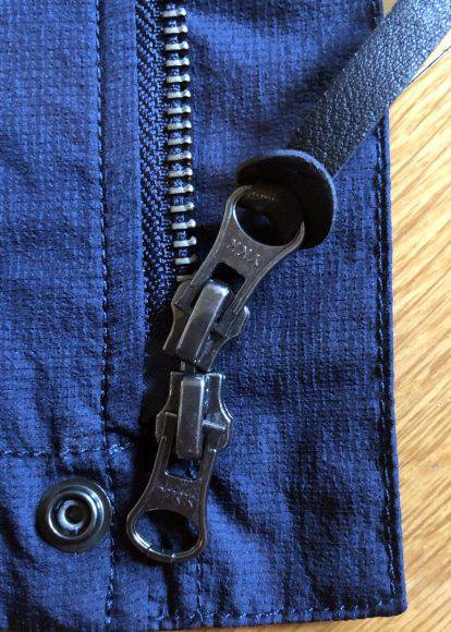 Il carrello della cerniera YKK della giacca "urban" Woolrich Light Travel