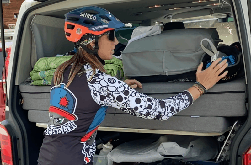 Jessica "Jey" Bormolini, e il suo inseparabie "van"