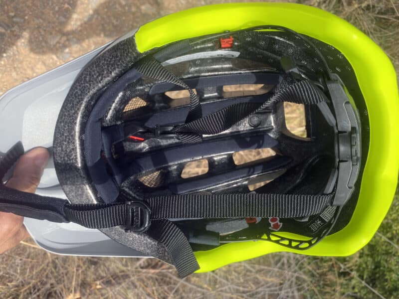 Vista interna del casco Uvex Finale 2.0