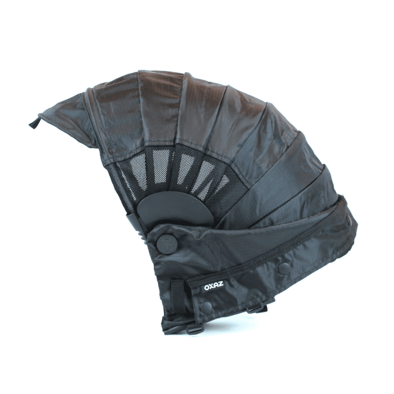 Oxaz Overcap, versione nero con visierina anteriore estesa.