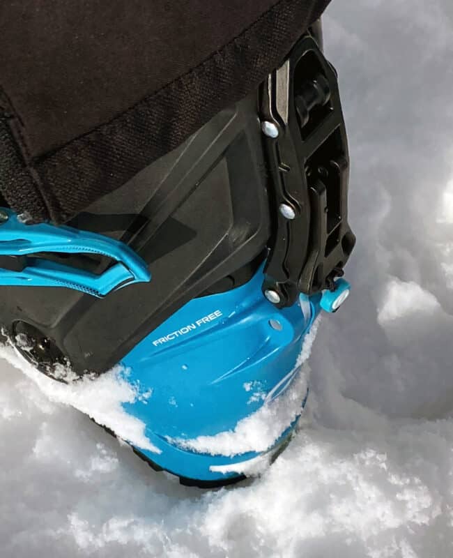 Meccanismo Speedlock 4 dello Scarpa 4-Quattro XT in posizione "ski"