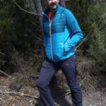 Giacca termica, pantaloni stretch e calzature dell'outfit da trekking CMP uomo.