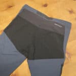 Rinforzo in Kevlar® ai glutei del pantalone Cimalp Rockfit.