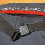 La cintura in vita integrata nel pantalone Cimalp Rockfit.