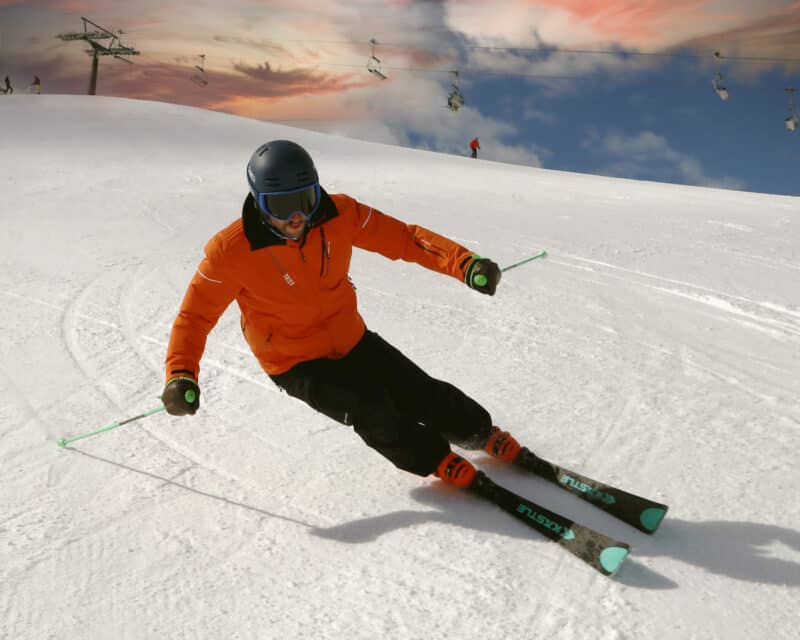 Il tester Jacopo Damian impegnato sulla pista Agnello di Pampeago.