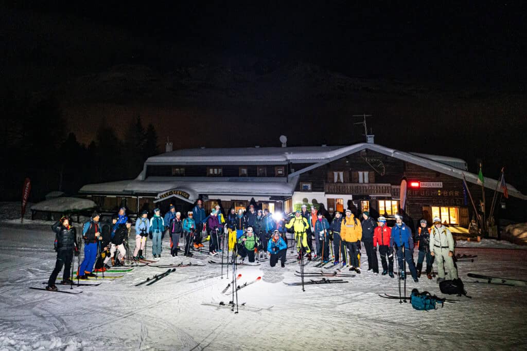 Arrivo alla baita Paradiso della Skimo sotto le stelle di Skimofestival 2025. (Ph. G. Meneghello)