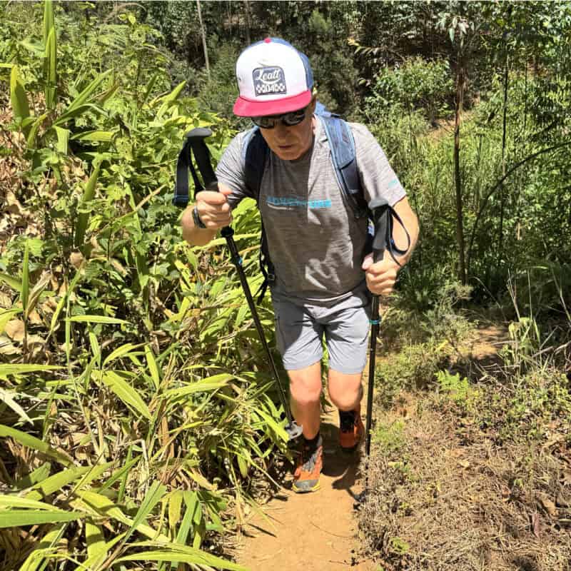 Durante il test FX Lite Carbon sui sentieri di Kagwe (Kenya).