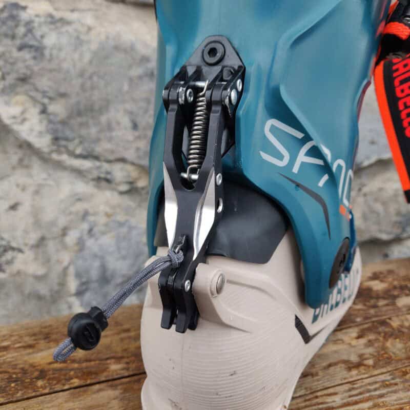 Sistema walk-ski comodamente regolabile sul retro.