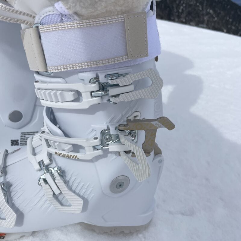 Il fianco esterno con strap e ganci.