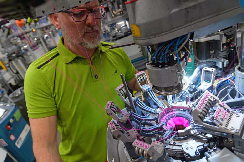 La confezione delle calze tecniche Tecso.