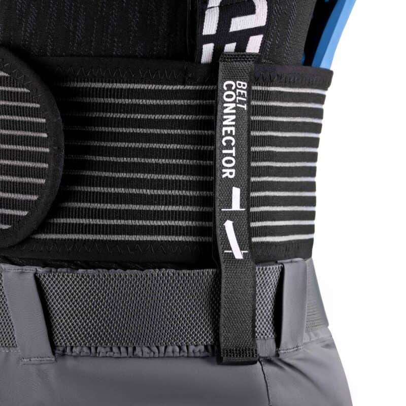 Cintura giacca outdoor con cinturino regolabile, materiale resistente e comodo.