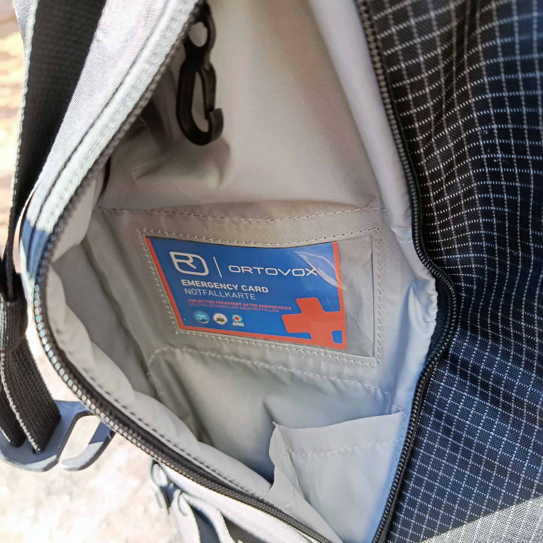 Una delle due tasche laterali, capienti e facilmente raggiungibili.