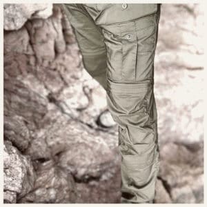 Il pantalone Fjällräven Vidda Pro Lite Zip-Off, tasche e preformatura delle ginocchia.