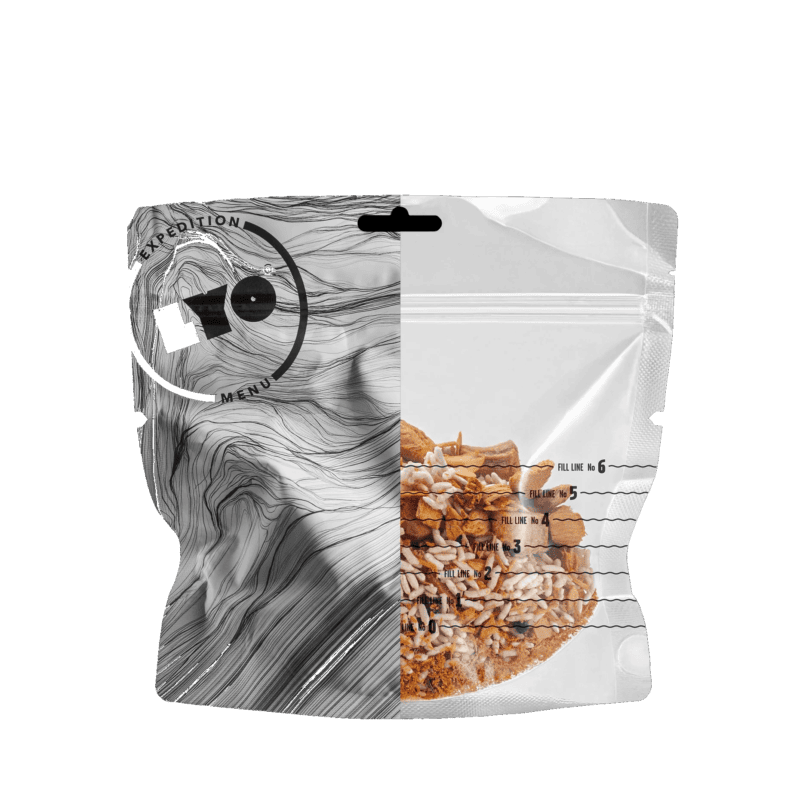 LYOFOOD Chicken Tikka Masala – busta aperta con riso, pollo e spezie liofilizzati visibili