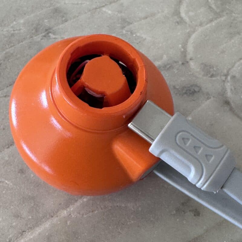 Dettaglio della bocca di gonfiaggio della Aerogogo GIGA PUMP Air arancione
