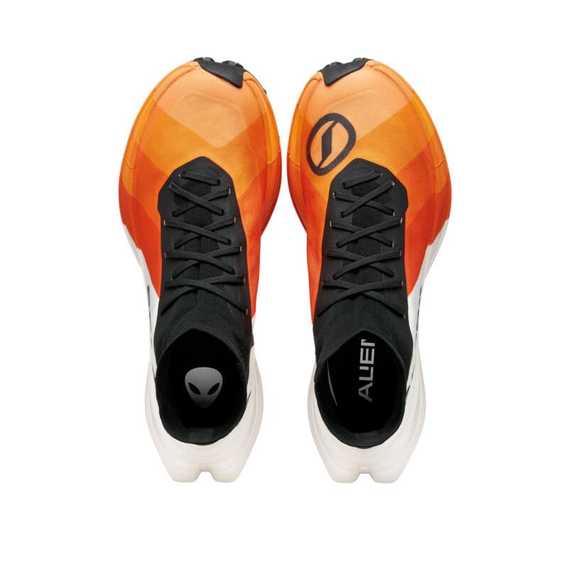 SCARPA Alien Ultra 2027 vista dall'alto, allacciatura asimmetrica e collare a calza